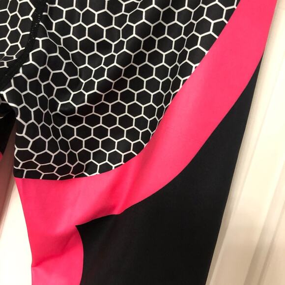 WISH • Hot Pink + Black Printed Honeycomb Leggings - Picture 4 of 6
